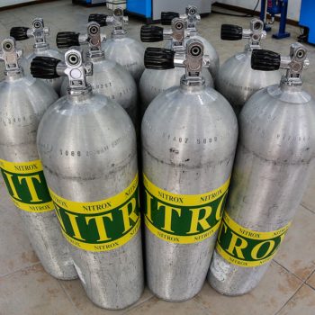 This picture shows Nitrox tanks for the enriched air specialty. The picture is featured by your Gili Meno dive center Divine Divers. Diving Gili Islands for beginners and experts. Fun Diving and courses and introduction dives. Accommodation and healthy restaurant on Gili Meno.