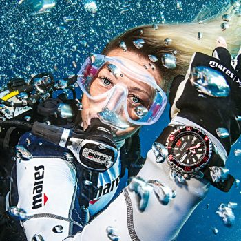 This picture shows a female diver on the navigation specialty with a compass. The picture is featured by your Gili Meno dive center Divine Divers. Diving Gili Islands for beginners and experts. Fun Diving and courses and introduction dives. Accommodation and healthy restaurant on Gili Meno.
