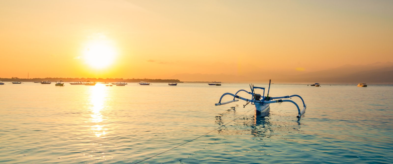 This picture a traditional Indonesian fishing boat. The picture is featured by your Gili Meno dive center Divine Divers. Diving Gili Islands for beginners and experts. Fun Diving and courses and introduction dives. Accommodation and healthy restaurant on Gili Meno.