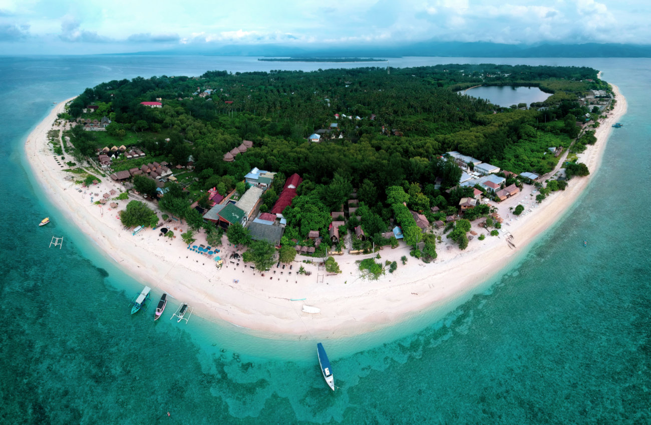 This picture shows Gili Meno from above. The picture is featured by your Gili Meno dive center Divine Divers. Diving Gili Islands for beginners and experts. Fun Diving and courses and introduction dives. Accommodation and healthy restaurant on Gili Meno.